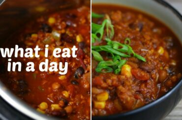 What I Eat in a Day / Supplements I Take // Vegan Chili Recipe