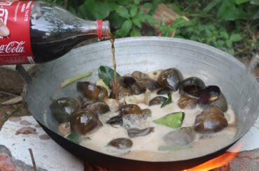 Yummy River Snails Cooking with Coca Cola Recipe | Chili Sauce So Spicy