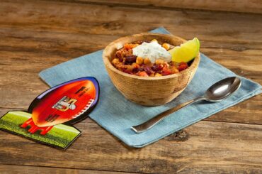 Canuck Chili Recipe | Homegating w/ Chef Matt Dean Pettit | NFL