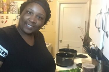 How to cook homemade chili with smothered potatoes