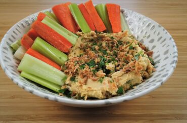 How to make Creamy Hummus with crispy onions and Meaty "Beef" Chili with cheese | Vegan