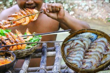 Cooking Grilled Shrimps eat Chili Sauce Cooking  in forest