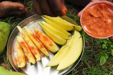 Ripe Mango With Salt And Chilli "Green Mango" With Chili Salt