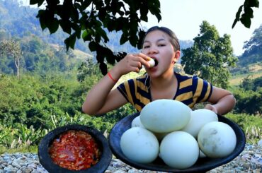 Awesome finding and cook egg duck Recipe -Boil egg duck with chili sauce -cooking in forest