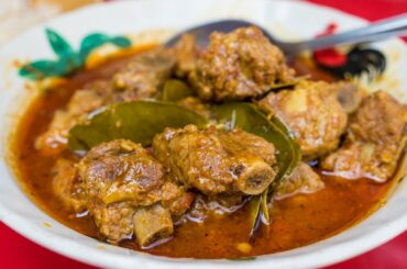 Authentic Thai Recipes - How To Make Thai Chili Ribs Curry! วิธีทำ แกงคั่วพริกซี่โครงหมู