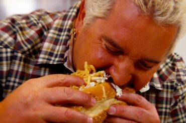 How to Make One Righteous Chili Dog | Food Network