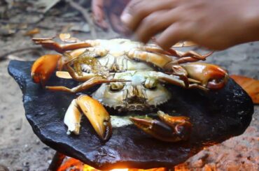 Cooking Land Crabs on Rock - Cook Crab seafood bbq eat with Chili Sauce