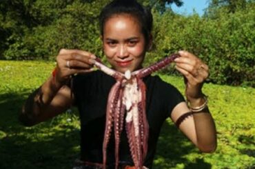 Yummy Cooking  seafood  Squid eat with Chili Sauce - Awesome Food