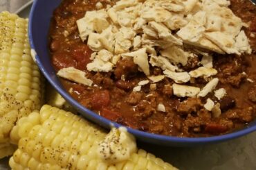 Vlogmas day 18/ cooking chili