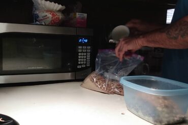 Prison Recipes -Chili Ramen with Dehydrated Refried Pinto Beans