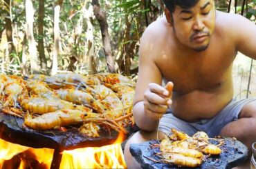 Grilled Lobsters on rock eat with Chili Sauce - Cooking Shrimp Recipe in forest