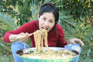 Cooking Noodle Fried With Beef Recipe -  Fried Noodle Cooking  - Cooking By Khmer Food TV