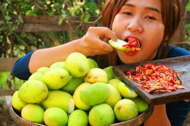 Awesome Eating Green Mango With Yummy Salty Chili - KH Daily2