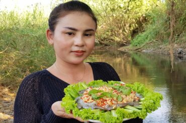 How to cook Fresh Shrimp with  Chili Sauce - Village Cooking