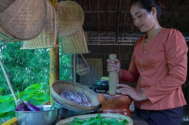 Cooking Stir Fried Frogs with Holy Basil Recipe in My Village