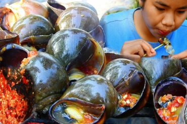 Yummy! cooking snails include chili sauce - put the chili sauce in to the snails - Cooking lifestyle