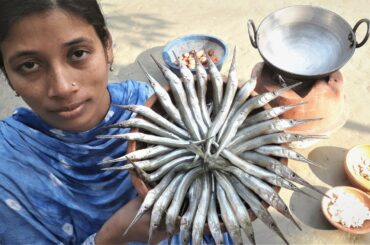 Needle Fish and New Potato Curry Recipe | Bengali Style Fish Cooking By Street Village Food