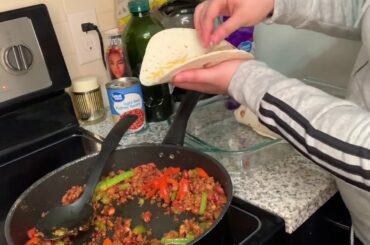 EASY ENCHILADAS AND CHILI RECIPE 🌶| CHEF DES 👩🏽‍🍳