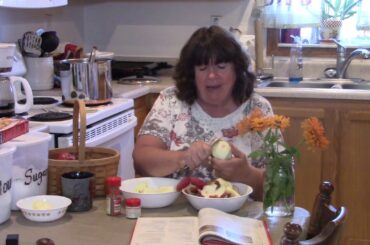 Homesteading Life Vlog: Celebrating Autumn Joys - Making Chili and Apple Pie