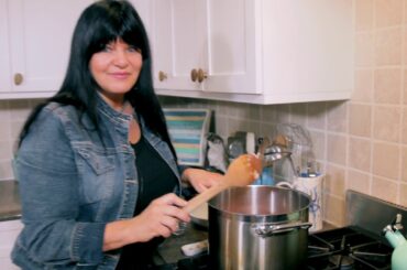 How to make delicious, healthy Turkey Chili. Simple, easy and versatile!