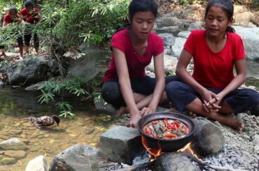 Catching Duck in Forest and Cooking Duck Soup spicy Chili for Lunch food ideas and Eater