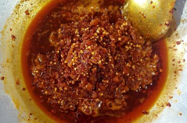 How To : Pork Crackling Chili Oil