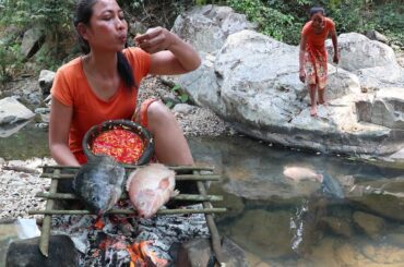 Life skills: Catching 2 Fish to grill for Food in Forest with Peppers sauce - Food my village Ep 2
