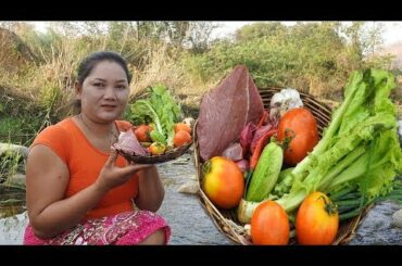 Primitive Cute Girl - Yummy Cooking BBQ Cow with chili, salad and Eating delicious