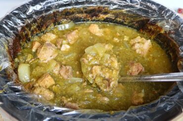 Super Easy Crock Pot Chili Verde with Pork - Easy Recipes Eps 28