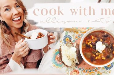 COOK WITH ME | Healthy veggie chili + baked potatoes! ✨