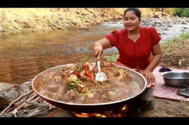 Yummy curry Big duck with chili recipe By village - Cooking Life