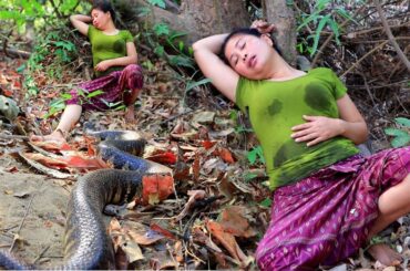 Eating mango with chili Salt at river - meeting big snake run a way