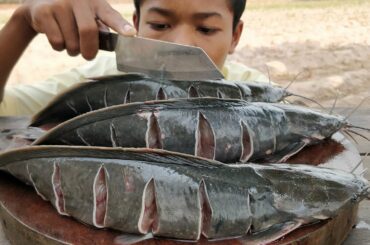 Spicy Catfish Fried Holy Basil Recipe / Kdeb Cooking