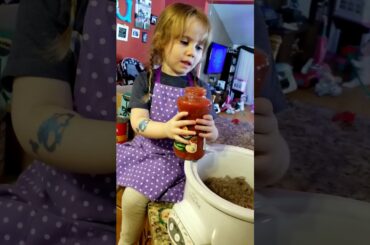 Simple Chili Recipe. So easy a toddler can do it!