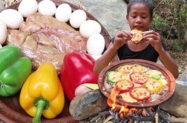 Cooking Duck Egg and Fish Egg in Peppers Taste delicious for Lunch - Survival skills Anywhere Ep 93
