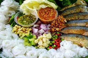 Delicious cooking fish with green chili sauce - Eating fish with green chili sauce