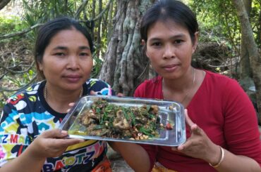 stir-fried sea fish with chili/ ត្រីអណ្ដែងសមុទ្រឆាម្ទេស