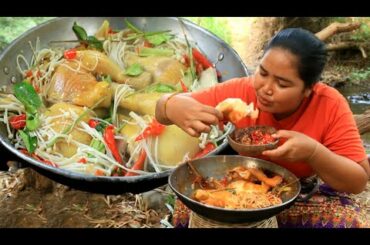 wow women Steamed Chicken thighs and chili for food & Cooking Chicken thighs - Cooking skill