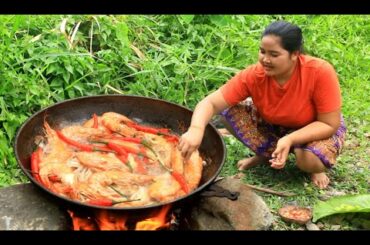wow women Steamed Prawns and chili for food & Cooking Prawns - Cooking skill