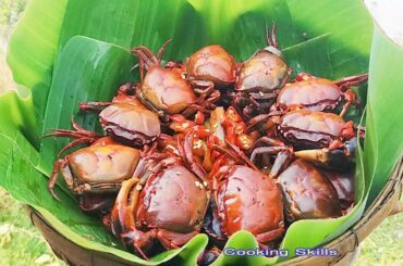 Village Cooking Fried Fresh River Crap with Pepper​ and Chili - Cooking Skills
