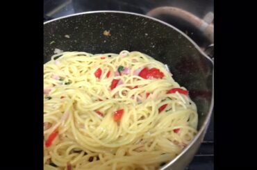 Aglio Olio e peperoncino-spaghetti mit knoblauch chili sauce-spaghetti mit