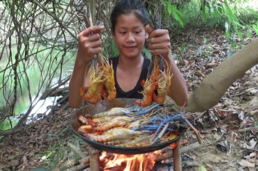 The best food: Cooking Lobster curry with Mushroom and Spicy chili - Survival skills Anywhere Ep 101