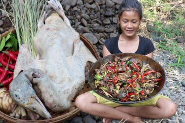 Yummy! Cooking Duck Spicy with 100 Peppers, Taste delicious - Survival skills Anywhere Ep 102