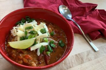 Easy Chili Recipe with Quinoa ~ Vegan, Vegetarian, Gluten Free
