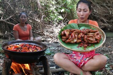 Yummy food: Cooking Pig intestine with spicy chili Taste delicious - Food my village Ep 21