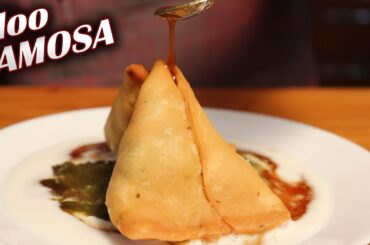 Crispy Samosa Recipe | दुकानें है बंद और समोसे खाने का है मन तो घर में बनाइये खस्तेदार समोसे