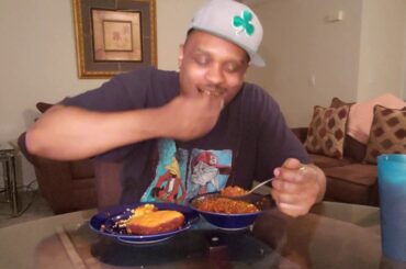 Eating chili and sweet cornbread mukbanging