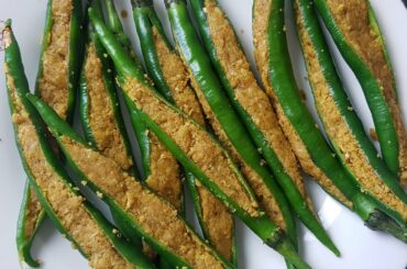 Bharwa Mirchi / Besan Stuffed Mirchi / Stuffed Green Chili Fry
