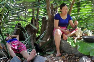 Food in jungle delicious cook duck with chili for lunch -  Primitive Wilderness Ep 16