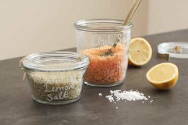 Make your own herb and chili salt - DIY by Søstrene Grene
